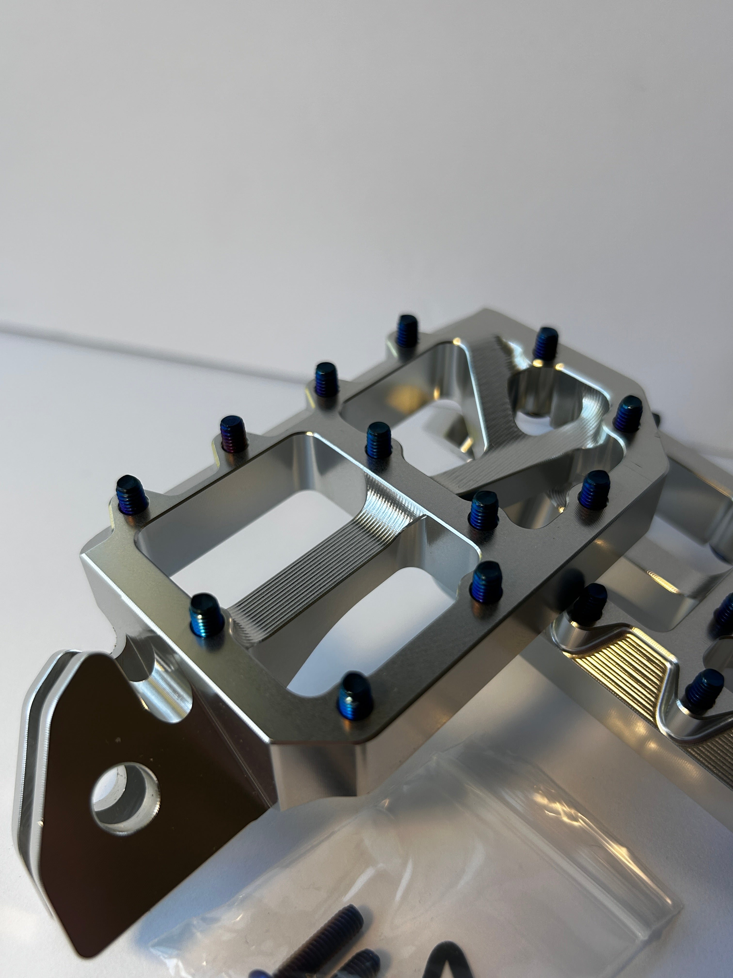 PRE-ORDER Surron Ultra Bee pegs