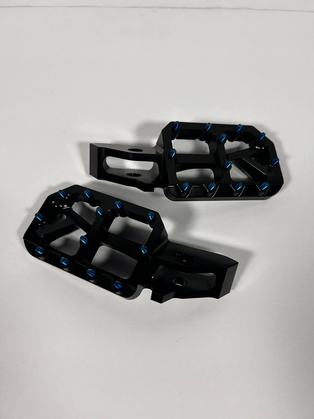 Surron Ultra Bee pegs