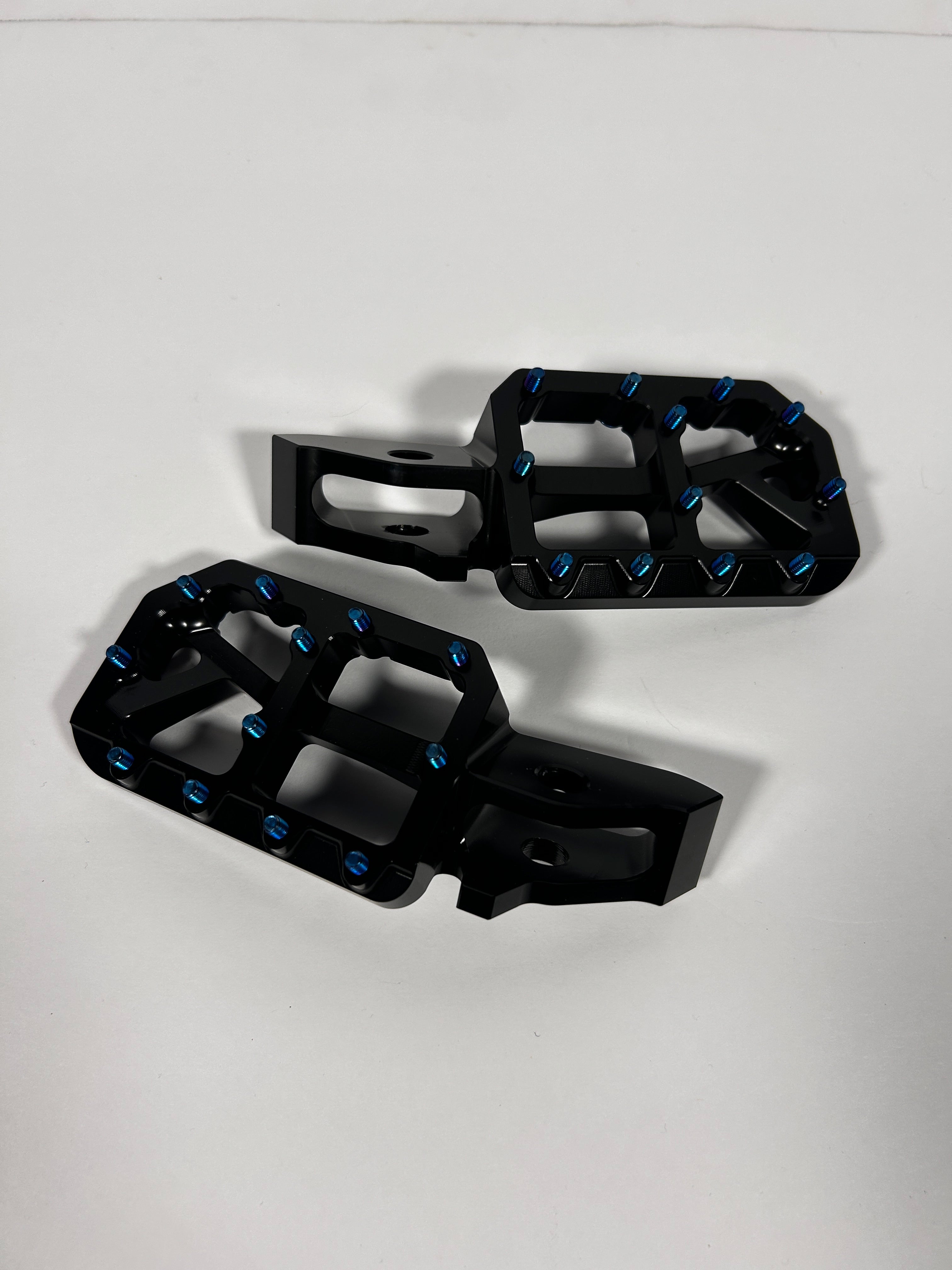 Surron Ultra Bee pegs